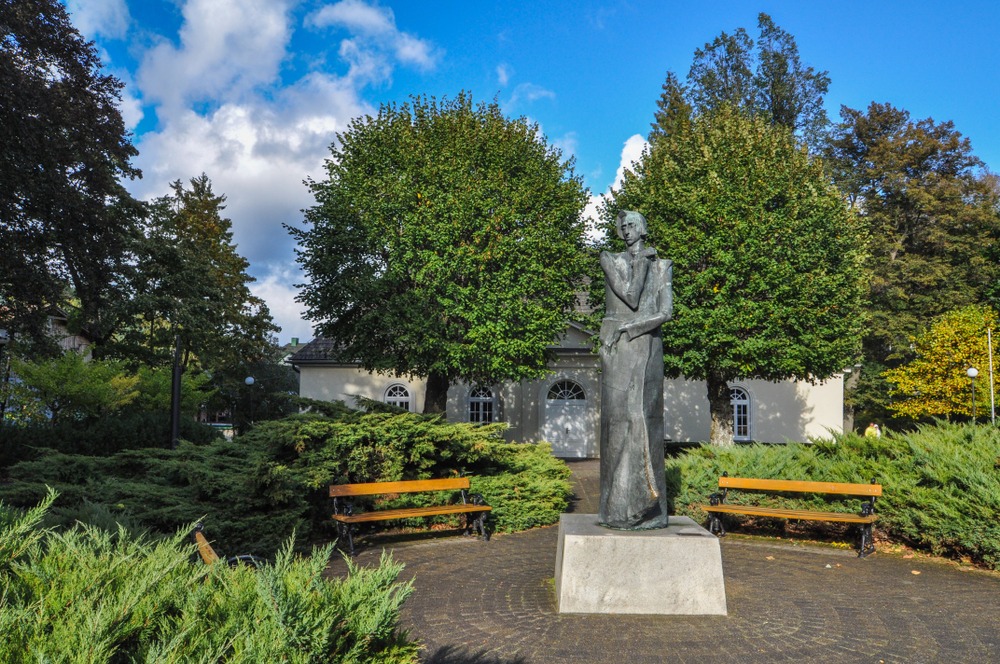 Pomnik Chopina w parku zdrojowym