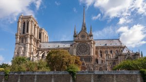 Katedra Notre Dame widziana w goglach VR