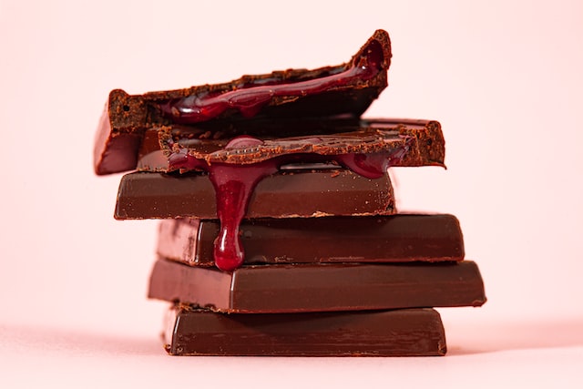 Czym różni się różowa czekolada ruby od zwykłej czekolady?
