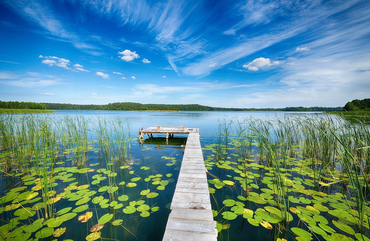 Sprawdź wakacje nad mazurskimi jeziorami w Polsce i poczuj się jak na morzu!